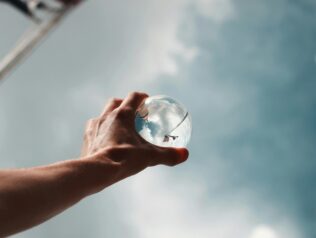 伝わる言葉は、考えるものではなく、見つけるもの。